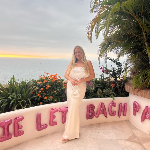 The Bar Elio silk feather top 🤍 - Picture 4 of 5